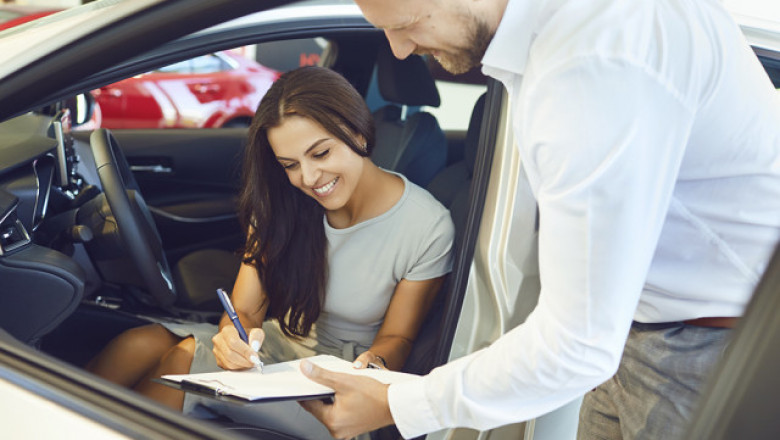 How to Handle Insurance and Registration When Selling Your Car for Cash