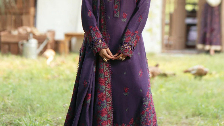 Celebrate in Style: Shopping Iznik Collection 3Pc Festive Lawn