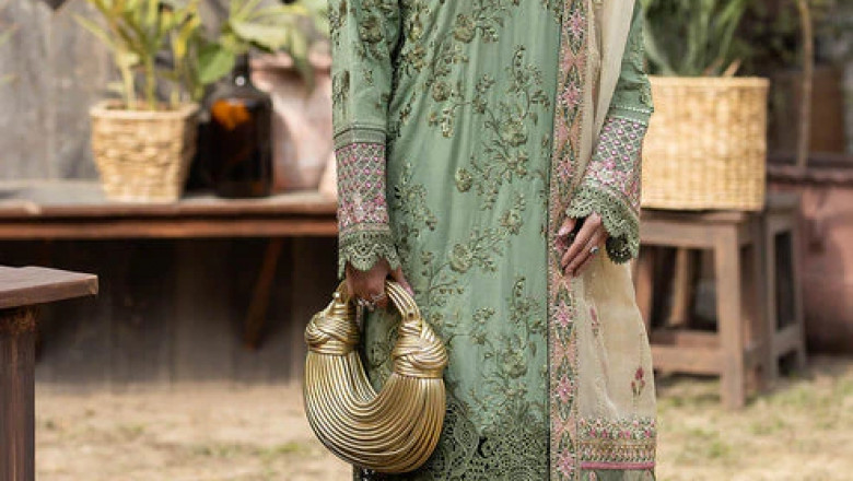 Experience Elegance with the Serene Premium 3pc Lawn Suit: A Shopper Delight