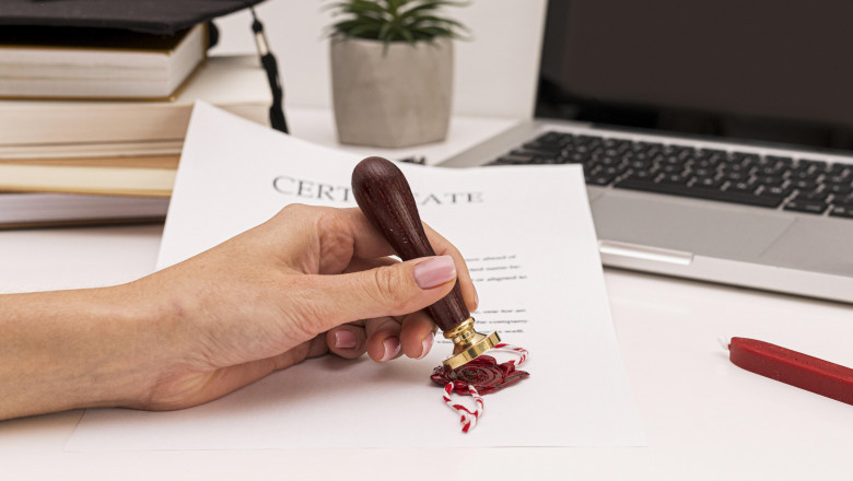 Behind the Scenes with a Mobile Notary Los Angeles Service