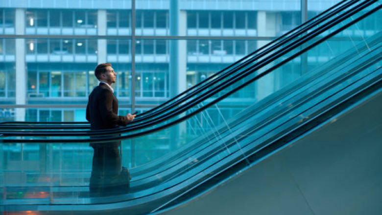 London Tech Hub Feasibility Analysis for Startup Ecosystem