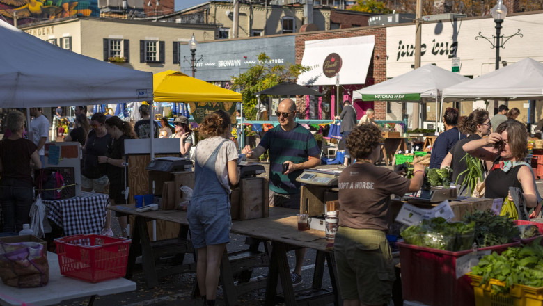 Discovering Local Foods at Farmers Markets