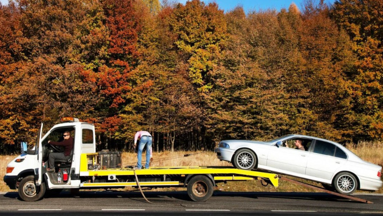 The Complete Guide to Emergency Towing Services: Costs, Coverage, and Timelines