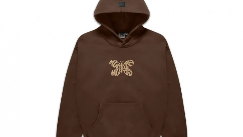 Mertra Hoodie: A Blend of Style, Comfort, and Performance