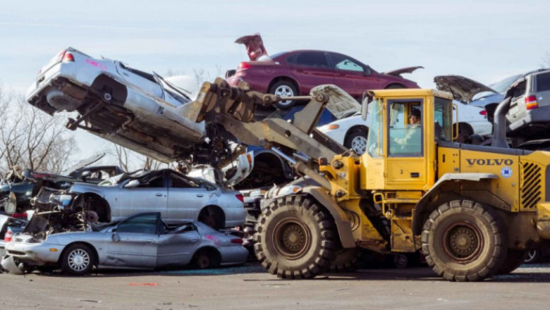The Advantages of Selling Your Vehicle for Cash Rather Than Scrapping It