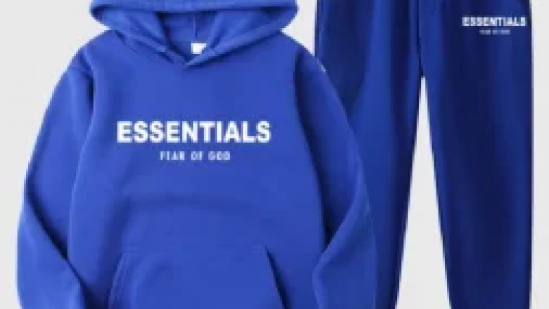 Lightweight Essential Hoodie – Perfect Balance of Style & Warmth