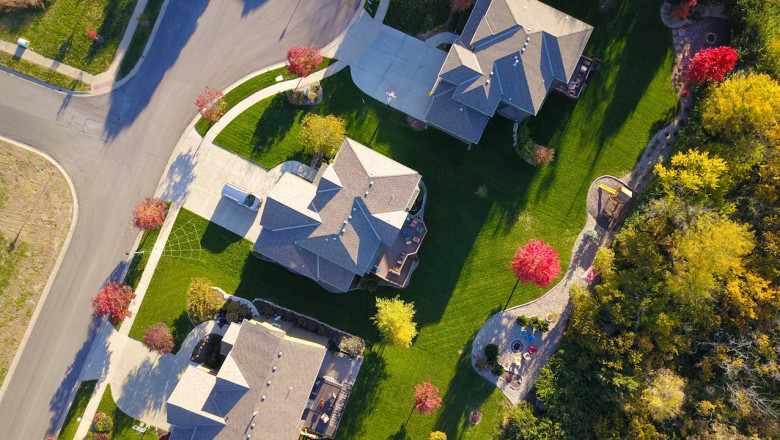 Planning to Relocate? 8 Factors Affecting the Local Real Estate Trends